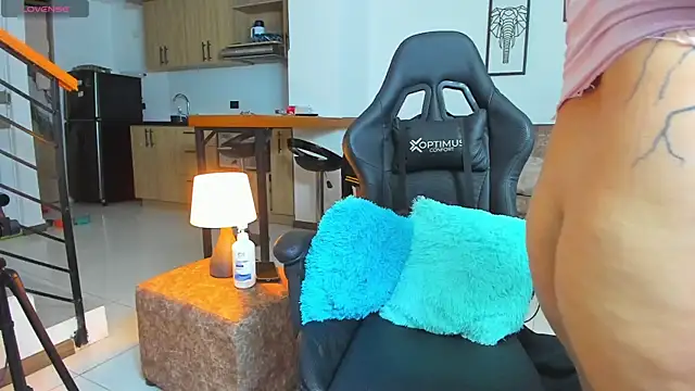 Snapshot of amber_kholin chatting on 11.24.25 amber kholin online show from 11.24.25