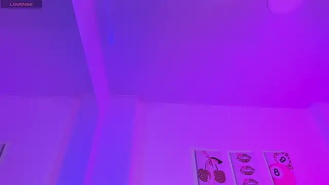 kittymonroe1 online show from 04.28.26