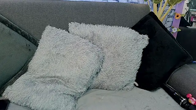 mia roux1 online show from 12.22.25