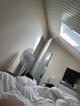 BicolorCandidate81 online show from 10.30.25