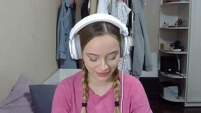 KatyPortello online show from 10.22.25