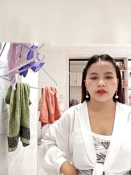 Snapshot of love-xx chatting on 10.29.25 love-xx online show from 10.29.25