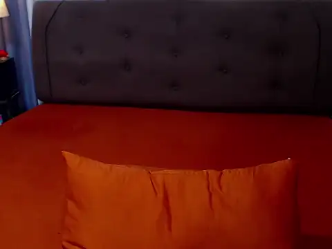 Snapshot of amalia92 chatting on 12.17.25 amalia92 online show from 12.17.25