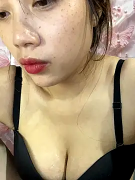 Snapshot of kitty-20x chatting on 11.13.25 kitty-20x online show from 11.13.25