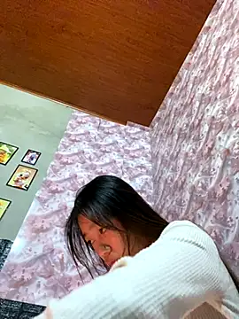 Snapshot of kitty-20x chatting on 11.24.25 kitty-20x online show from 11.24.25