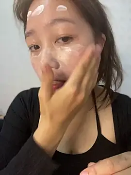 Snapshot of kitty-20x chatting on 12.20.25 kitty-20x online show from 12.20.25