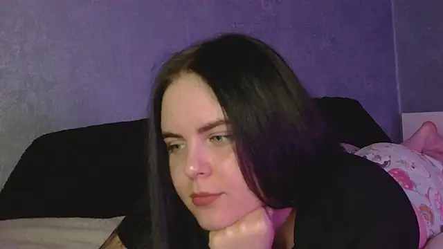 Snapshot of eBellka chatting on 10.30.25 eBellka online show from 10.30.25