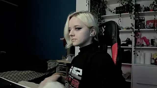 Holy Mistress S online show from 11.05.25