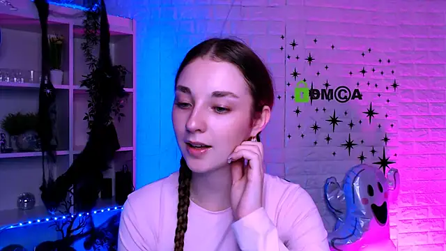 Snapshot of alisabliss chatting on 10.30.25 alisabliss online show from 10.30.25