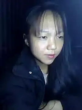 Quynhsumon online show from 11.24.25