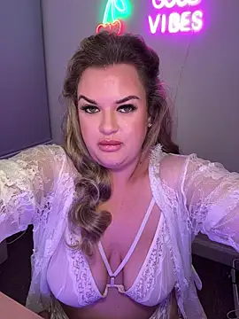 Snapshot of Scottish_Milf_Bella_xo chatting on 10.31.25 Scottish Milf Bella xo online show from 10.31.25