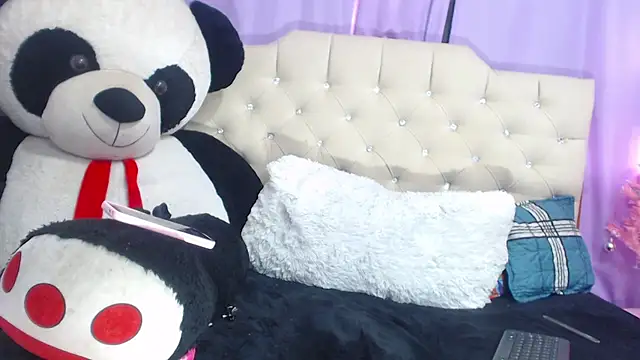 Snapshot of eimyy_rouse chatting on 01.14.26 eimyy rouse online show from 01.14.26