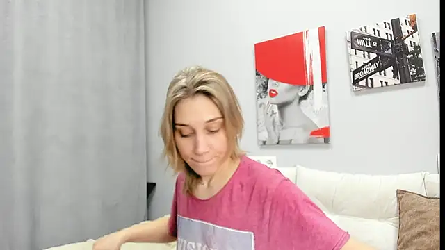 Snapshot of Tenderly_Sophie chatting on 02.08.26 Tenderly Sophie online show from 02.08.26