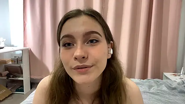 Snapshot of Kira_Sanders chatting on 10.25.25 Kira Sanders online show from 10.25.25