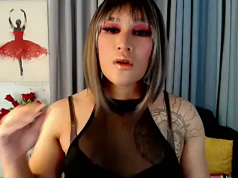 Snapshot of KeraMitenaa chatting on 10.27.25 KeraMitenaa online show from 10.27.25