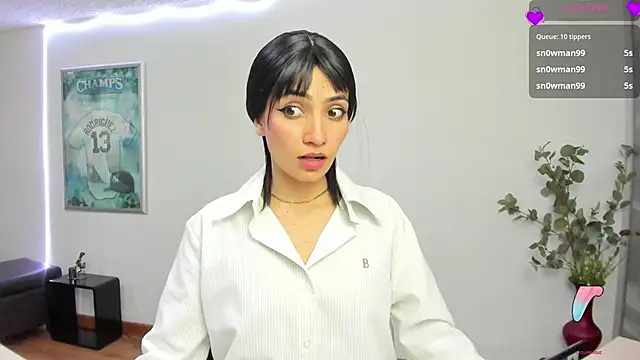 Snapshot of chloehanna chatting on 05.27.26 chloehanna online show from 05.27.26