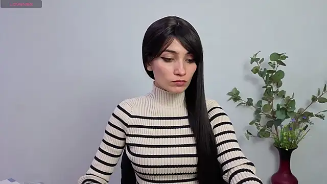 Snapshot of chloehanna chatting on 06.17.26 chloehanna online show from 06.17.26