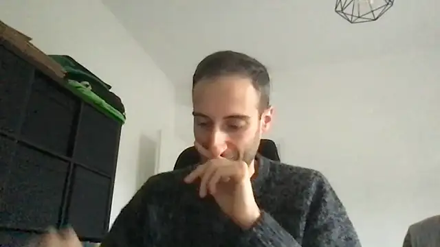 Snapshot of LukaShyGuy chatting on 12.16.25 LukaShyGuy online show from 12.16.25