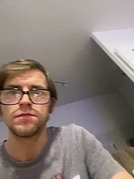 Snapshot of StephPra94 chatting on 10.22.25 StephPra94 online show from 10.22.25