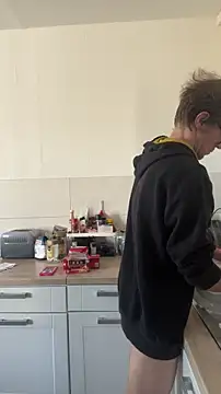 Snapshot of StephPra94 chatting on 10.31.25 StephPra94 online show from 10.31.25