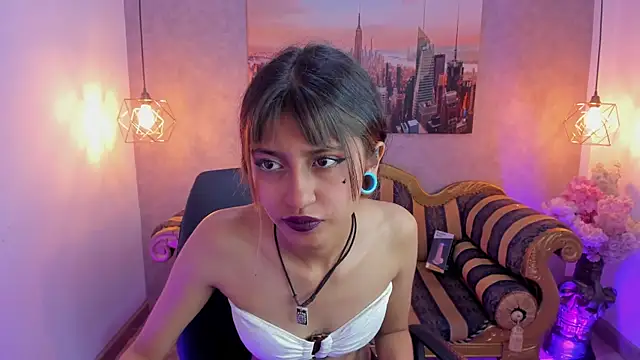 Snapshot of Noa_clk chatting on 11.08.25 Noa clk online show from 11.08.25