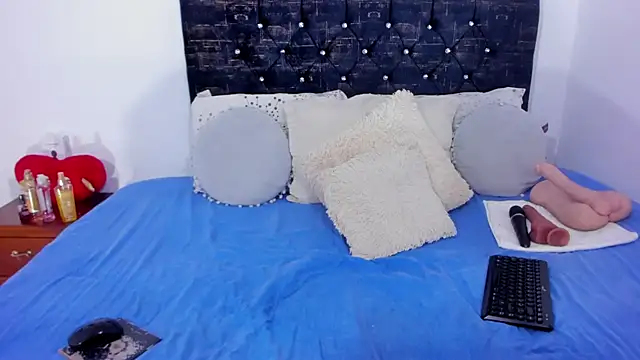 Snapshot of RubyLuxeX chatting on 06.19.26 RubyLuxeX online show from 06.19.26