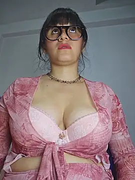 Snapshot of Kitty_Kalifa chatting on 06.14.26 Kitty Kalifa online show from 06.14.26