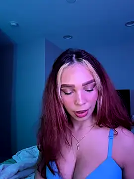 Snapshot of Latinagf chatting on 11.10.25 Latinagf online show from 11.10.25