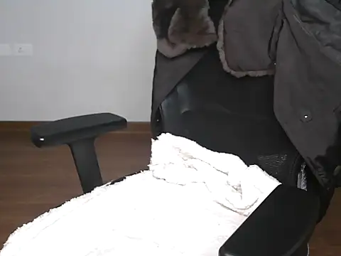 Snapshot of lustyruhh chatting on 12.20.25 lustyruhh online show from 12.20.25