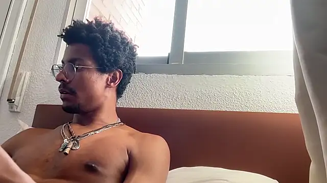 Snapshot of Albert_Madrid chatting on 06.16.26 Albert Madrid online show from 06.16.26