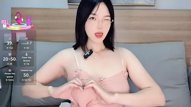 Snapshot of upoo7lt chatting on 12.23.25 upoo7lt online show from 12.23.25