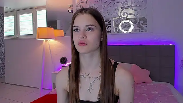LuisaClover online show from 05.04.26
