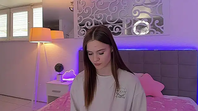 LuisaClover online show from 06.03.26