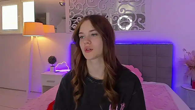 LuisaClover online show from 06.04.26