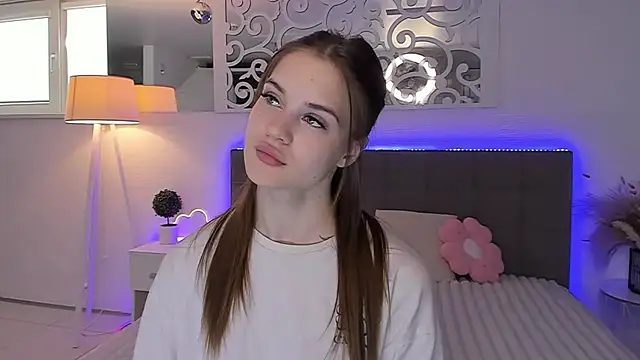 LuisaClover online show from 06.25.26