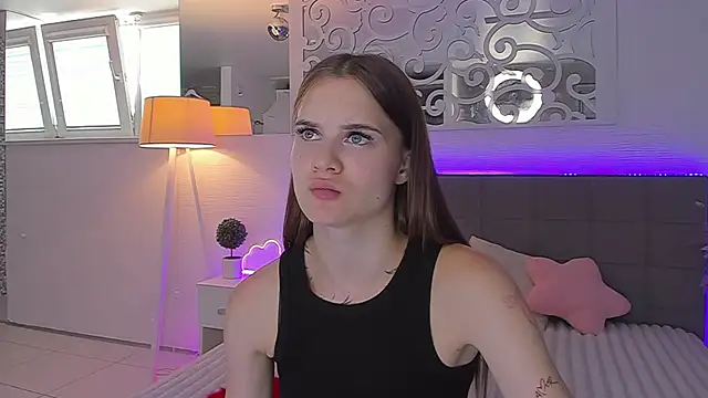 LuisaClover online show from 07.11.26