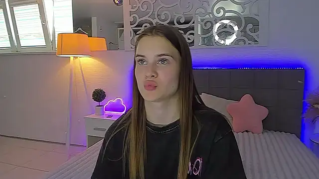 LuisaClover online show from 08.05.26