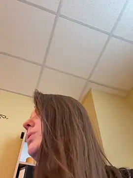 Snapshot of DollyRoma chatting on 10.29.25 DollyRoma online show from 10.29.25