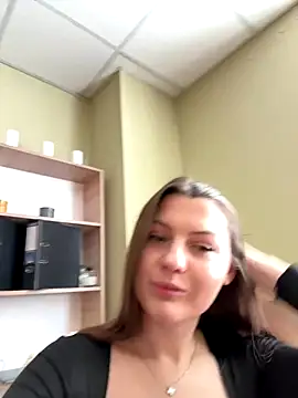 Snapshot of DollyRoma chatting on 10.31.25 DollyRoma online show from 10.31.25