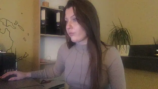 Snapshot of DollyRoma chatting on 11.05.25 DollyRoma online show from 11.05.25