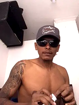 Snapshot of detonador999 chatting on 10.24.25 detonador999 online show from 10.24.25