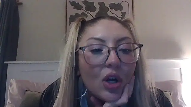 Snapshot of assstrogirl chatting on 11.09.25 assstrogirl online show from 11.09.25