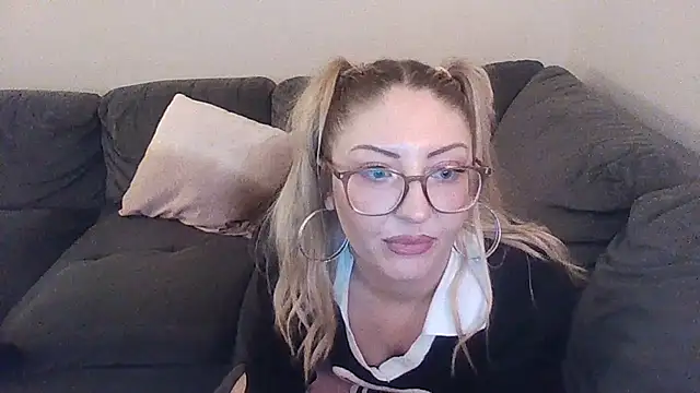 Snapshot of assstrogirl chatting on 11.09.25 assstrogirl online show from 11.09.25