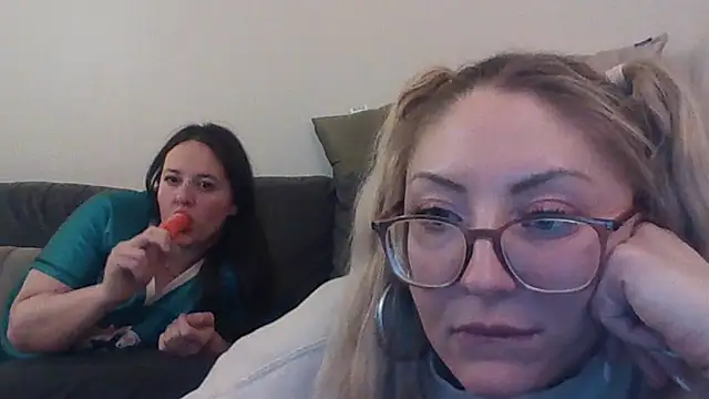 Snapshot of assstrogirl chatting on 11.10.25 assstrogirl online show from 11.10.25