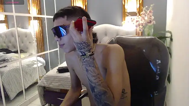 Snapshot of paul_ponce chatting on 12.18.25 paul ponce online show from 12.18.25