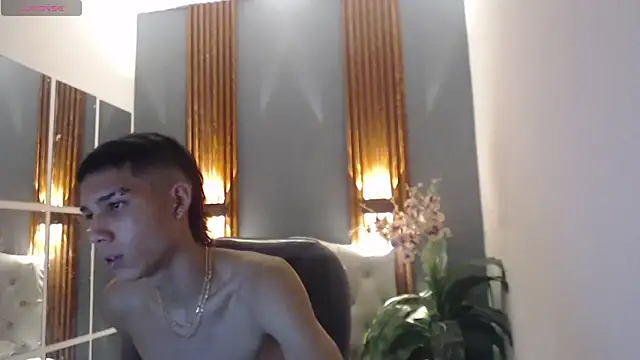 Snapshot of paul_ponce chatting on 12.19.25 paul ponce online show from 12.19.25