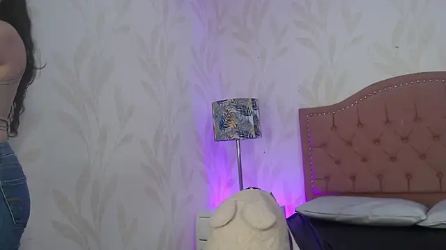 Emmy Palacios online show from 11.28.25