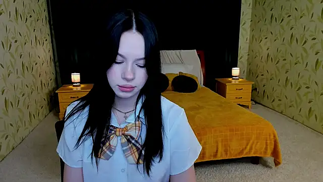 Snapshot of FloraCherry chatting on 11.16.25 FloraCherry online show from 11.16.25