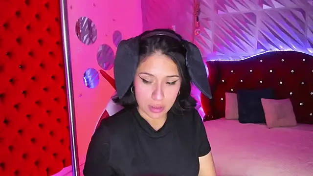 Snapshot of Roxanne_Han chatting on 07.17.26 Roxanne Han online show from 07.17.26