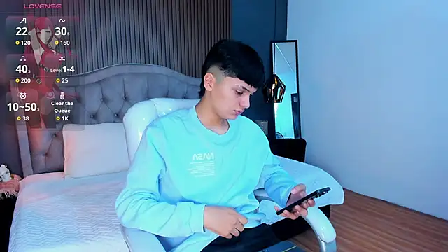 Maxii18  online show from 10.28.25